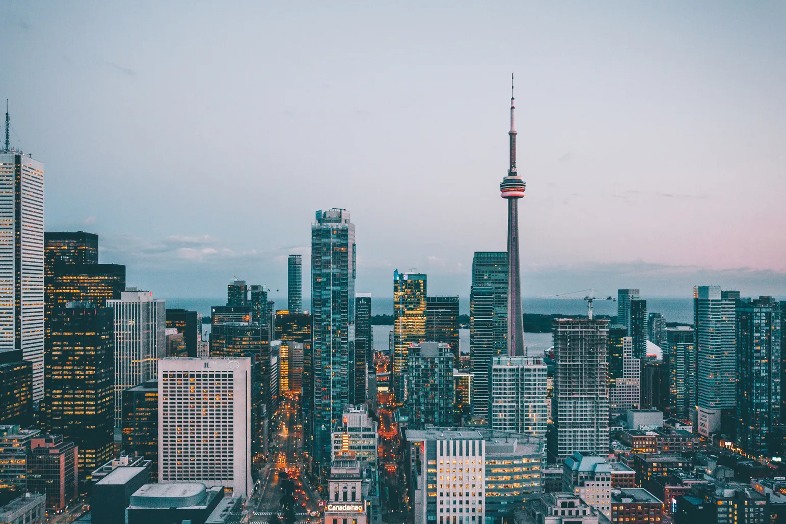 Vista del centro de Toronto al atardecer